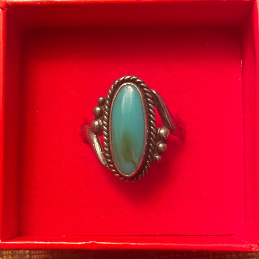 Elegant 925 Silver and Turquoise native American Ring
